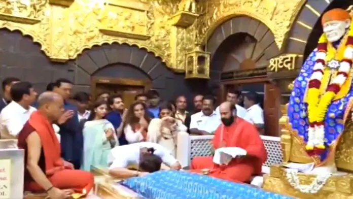 Shahrukh Khan Visits Shirdi