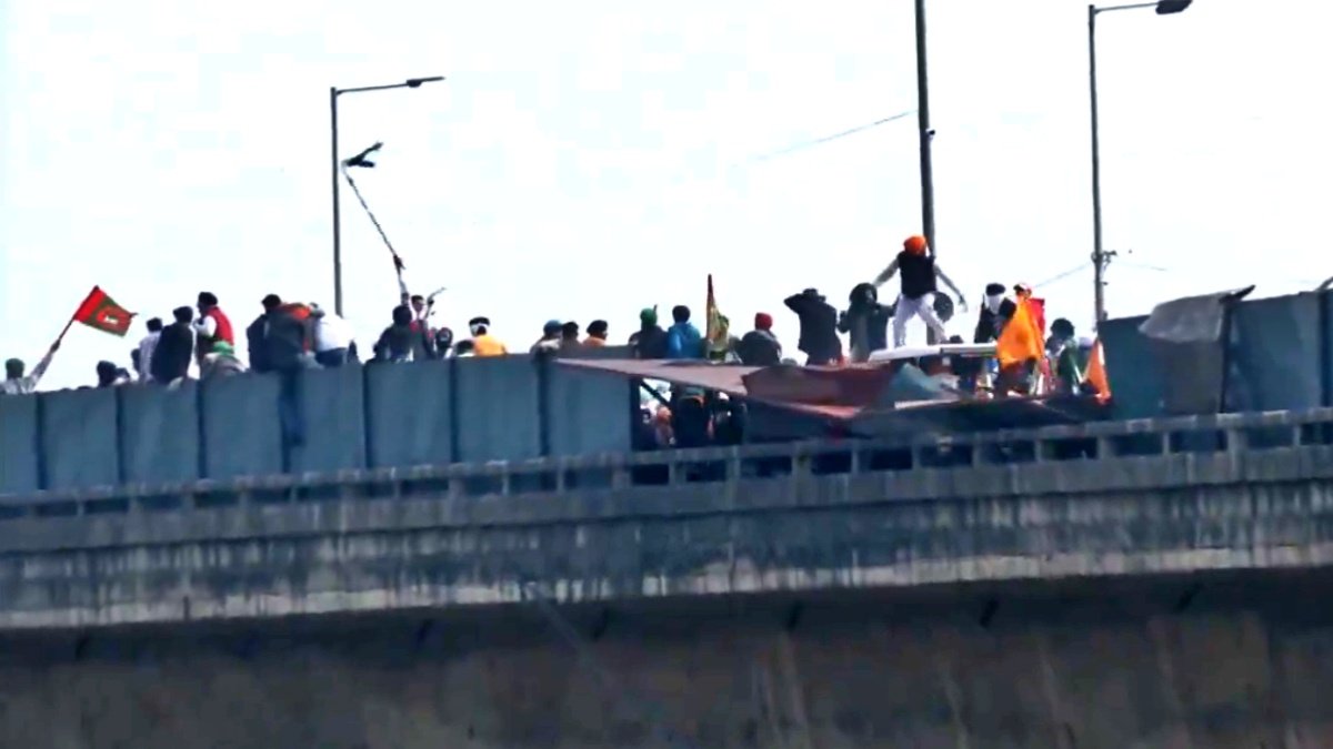 Clashes erupt at Punjab-Haryana border as police use tear gas to stop march to Delhi