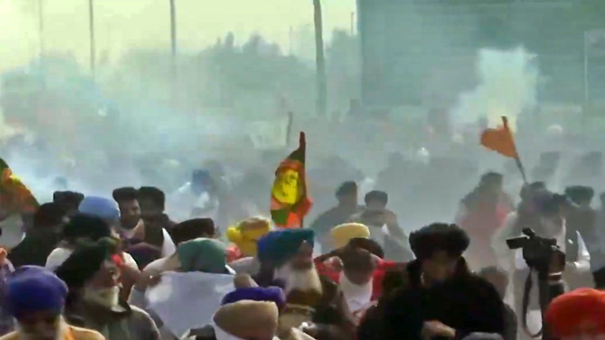 Delhi turns into fortress as thousands march to India’s capital, Police fire tear gas