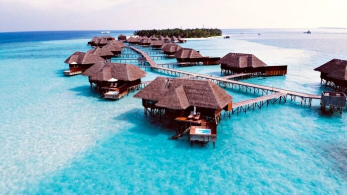 tourists to Maldives