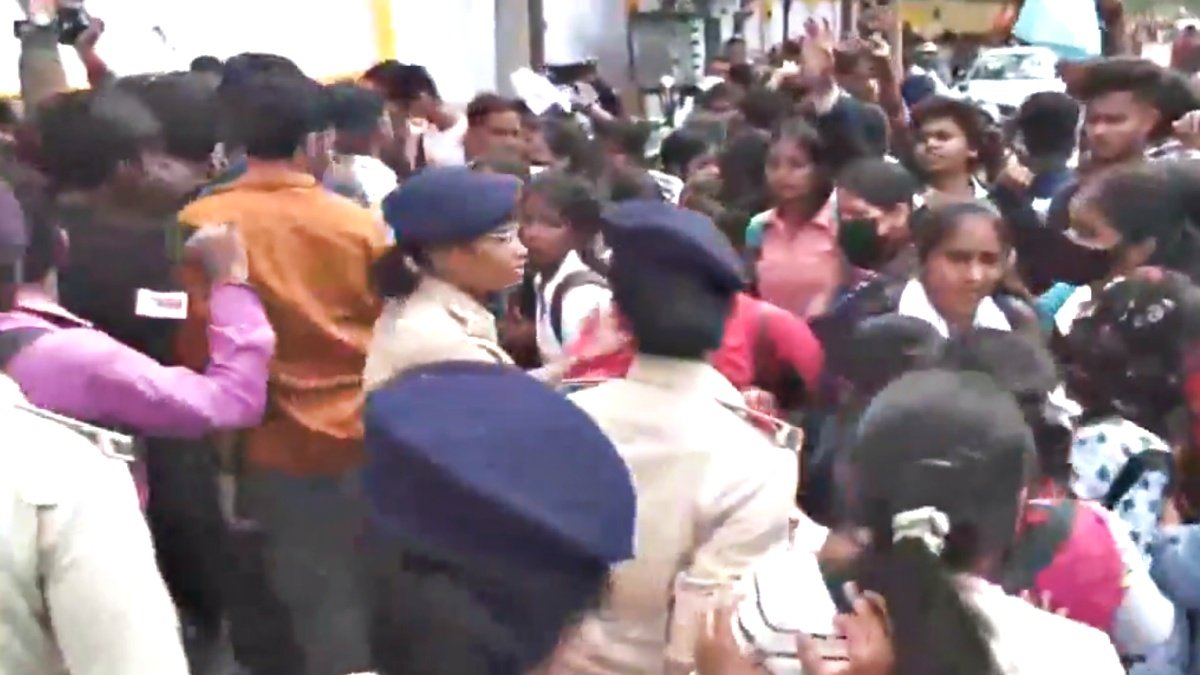 11th and 12th students surrounded BJP Office Against Education Policy Reform