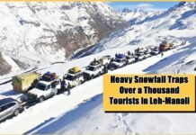 Heavy Snowfall Tourists in Leh-Manali