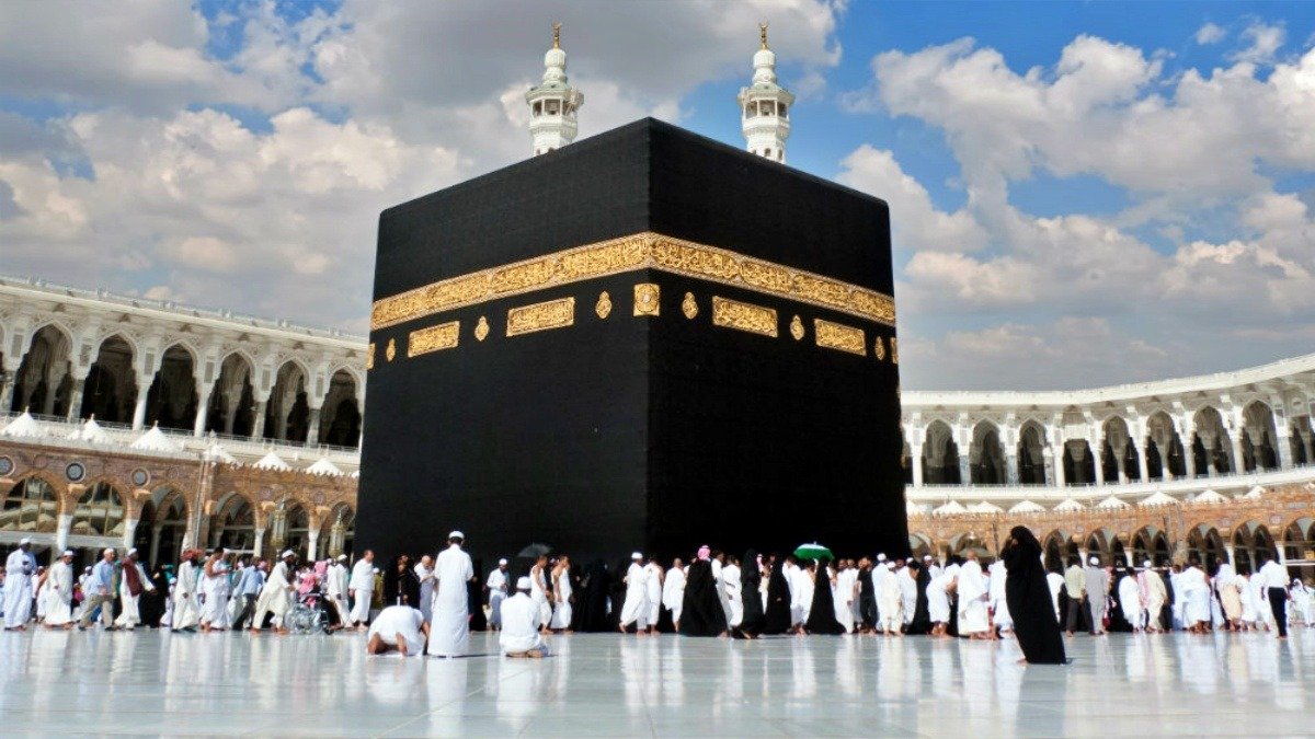 Hajj 2025: Strict Permit Checks in Mecca as Saudi Arabia Fines Thousands, Cancels 400 Agencies
