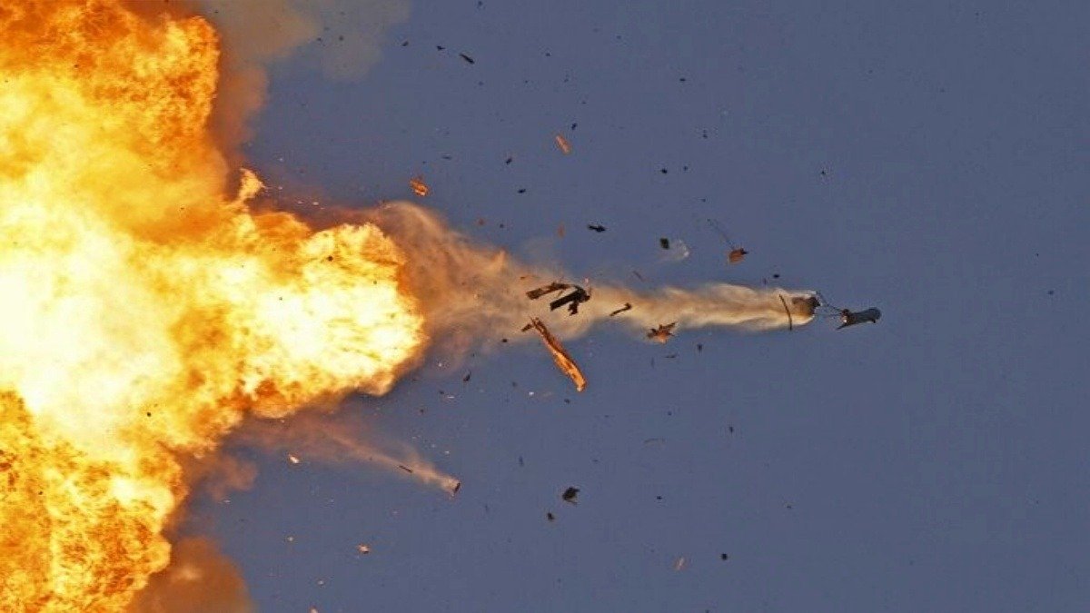 Israel Strikes Hezbollah Bases in Lebanon Amid Rising Tensions