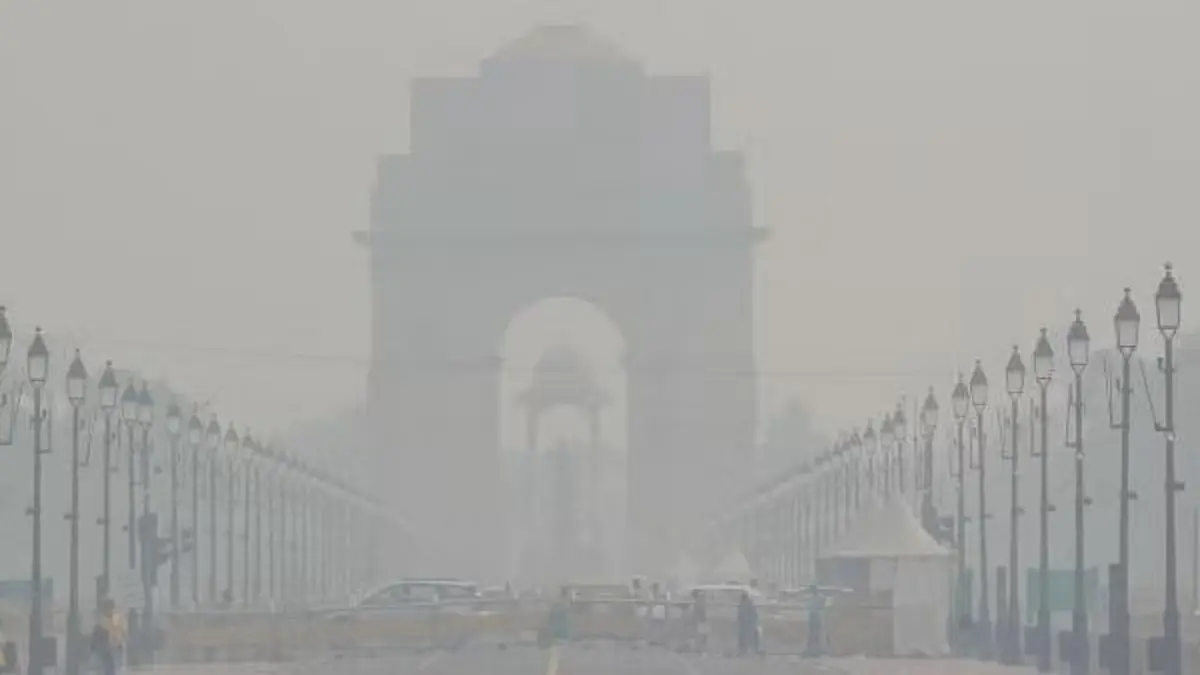 Delhi Chokes as AQI Hits ‘Severe Plus’: Schools Shift Online, GRAP Stage IV Activated