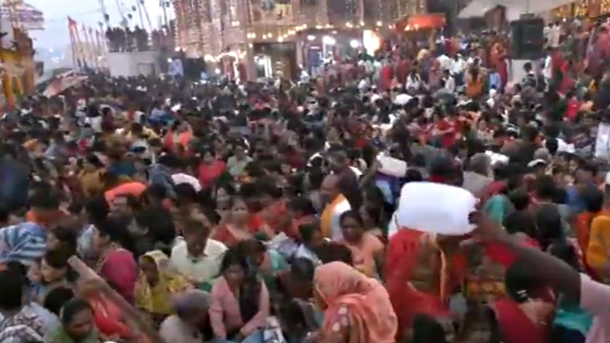 Kartik Purnima Celebrations Light Up India: Devotees Flock to Holy Rivers for Sacred Bathing Rituals