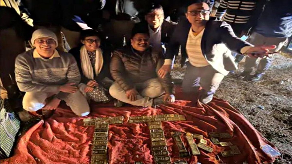 ₹50 Crore Heist? Bhopal Police and IT Officials Recover Gold and Cash from Abandoned Car
