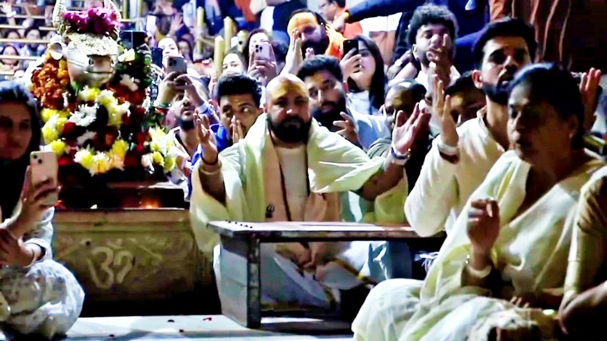 Bollywood Singer B Prak Immerses in Divine Devotion at Mahakaleshwar Temple, Ujjain