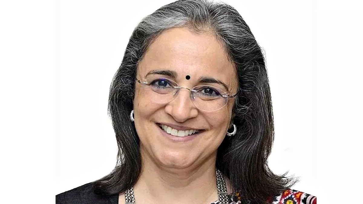 Bombay HC Halts FIR Against Former SEBI Chief in Alleged Market Fraud Case
