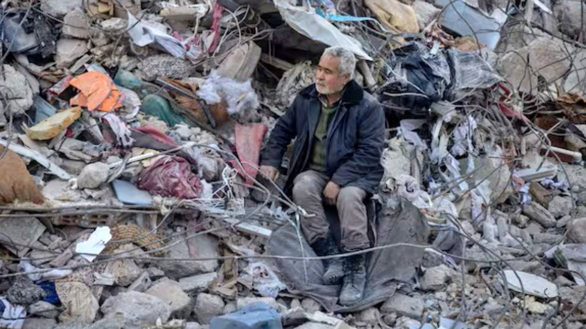 Powerful 6.2 Magnitude Earthquake Jolts Istanbul: Panic Grips City, No Major Damage Reported