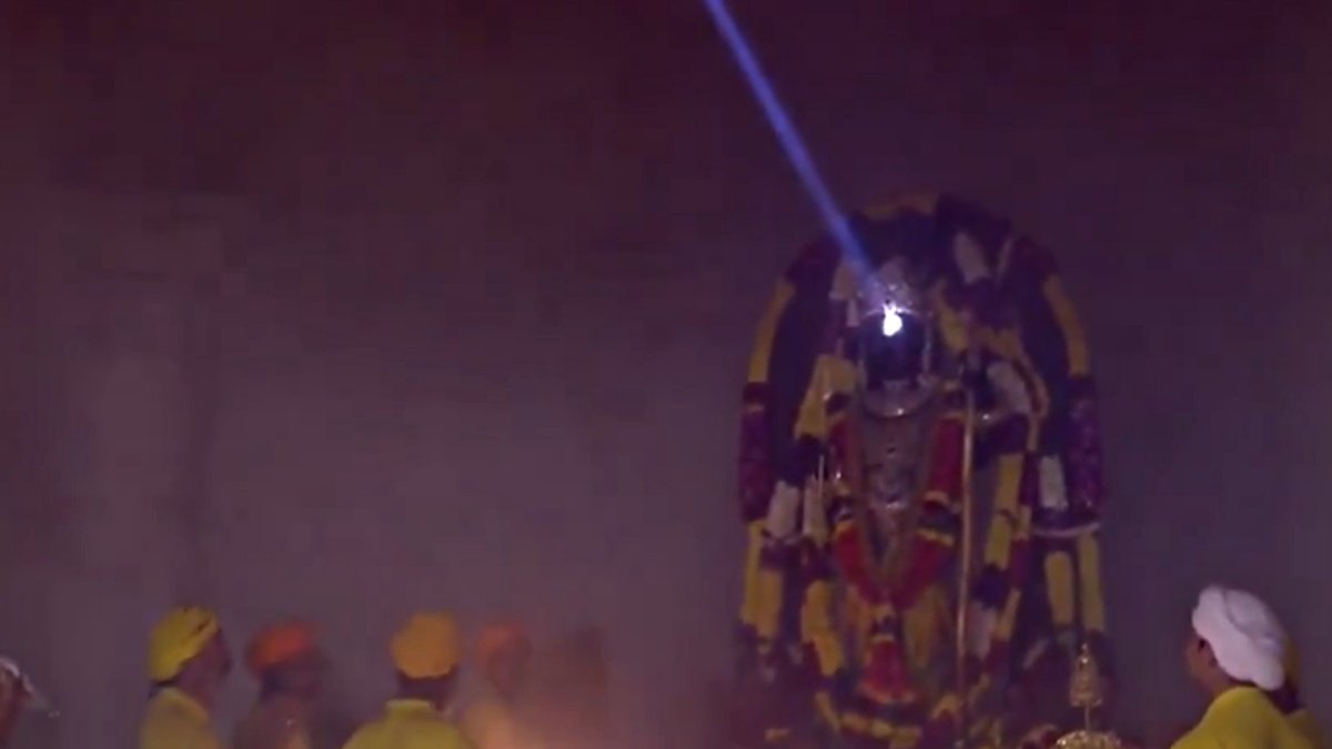 Ayodhya’s Surya Tilak: Divine Rays Illuminate Ram Lalla on Ram Navami 2025