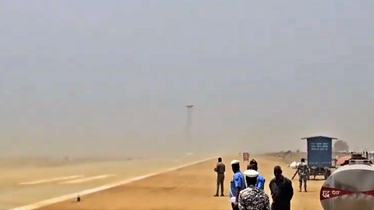 India Makes History: IAF Conducts First Night Fighter Jet Landings on Ganga Expressway