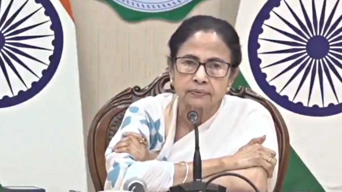 Mamata Banerjee Slams PM Modi Over Sindoor Politics: “Give Sindoor to Your Wife First