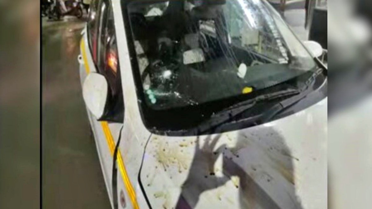 Tourist Taxi Rams Pedestrians Near Bhave School, 12 Injured Including MPSC Aspirants