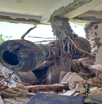 plan crash on hostel