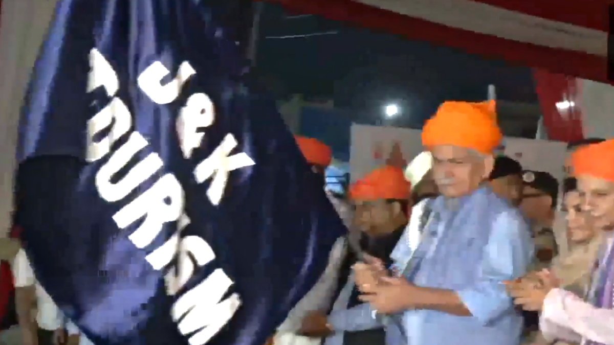 Amarnath Yatra 2025 Begins: First Batch of Pilgrims Flagged Off Amid Unprecedented Security in Jammu and Kashmir