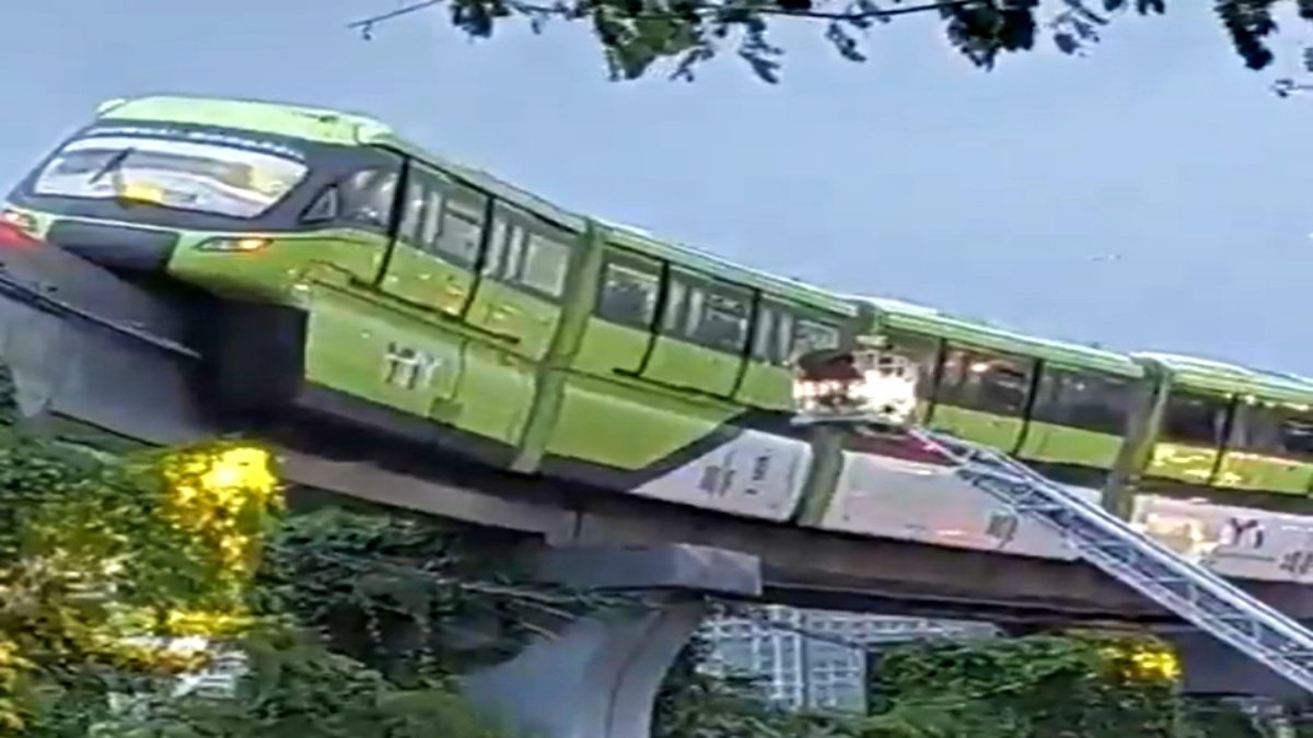 Mumbai Monorail rescue: 150 passengers evacuated after mid air halt near Mysore Colony