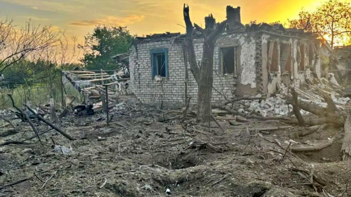 Russia Captures Two Villages in Donetsk as Trump Warns of New Sanction