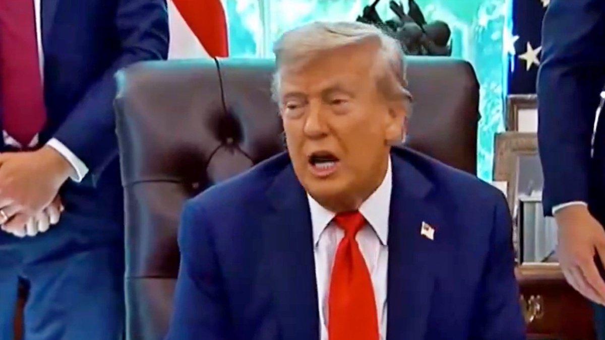 Trump Warns Iran: Reopen Strait of Hormuz or Face “Total Obliteration”