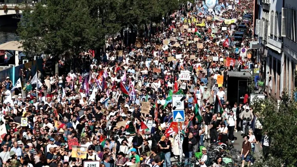 France in Crisis: Nationwide Strikes Erupt Over $52 Billion Budget Cuts