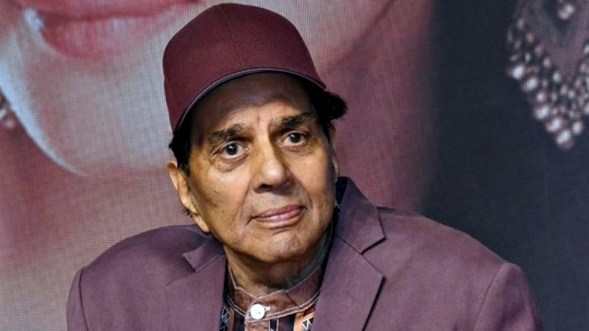 Dharmendra On Ventilator Support: Bollywood Legend’s Health Worsens at 89, Family Prays for Recovery