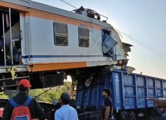 Bilaspur Train Disaster: 8 Dead as MEMU Passenger Train Rams Stationary Freight After Signal Jump Bilaspur Train Disaster