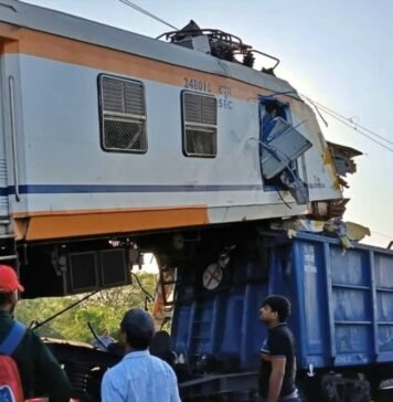 Bilaspur Train Disaster: 8 Dead as MEMU Passenger Train Rams Stationary Freight After Signal Jump Bilaspur Train Disaster