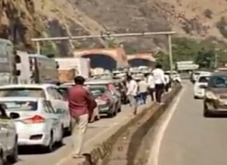 Mumbai-Pune Expressway Paralyzed