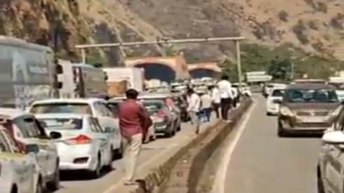 Mumbai-Pune Expressway Paralyzed: 8-Hour Nightmare as Weekend Traffic Creates Massive Gridlock
