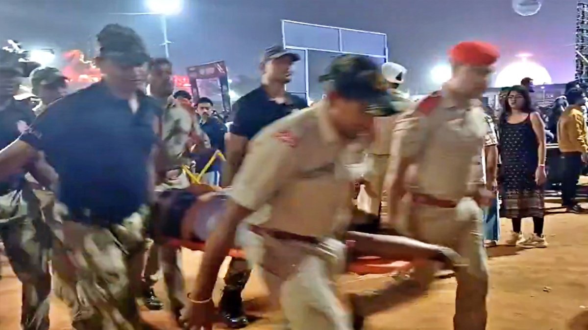 Stampede at Shreya Ghoshal’s Cuttack Concert: 2 Faint as Crowd Goes Out of Control