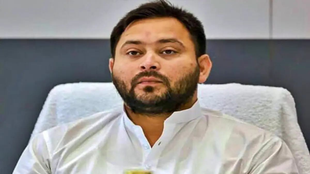Bihar Elections 2025: Tejashwi’s ₹30,000 Promise Eclipses Nitish’s Welfare Push