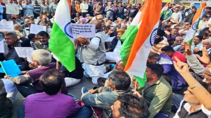 Border Farmers in Arnia Sector Stage Protest