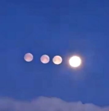 Four Moons' Phenomenon