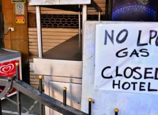 Mumbai Breakfast Crisis: LPG Shortage Shuts Down Idli and Vada Pav Stalls vada pav