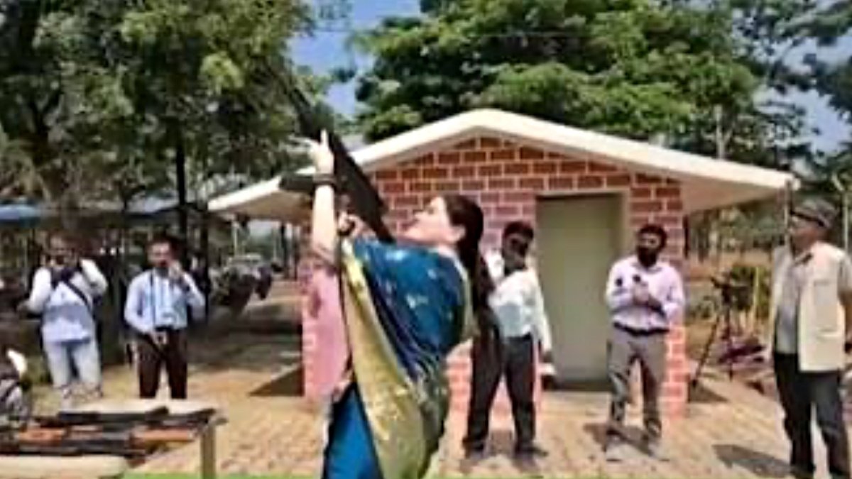 Chhattisgarh IPS Officer Firing AK-47 1 | PalPal News Hub | Latest National, Technology, and Astrology News Chhattisgarh IPS Officer Firing AK-47